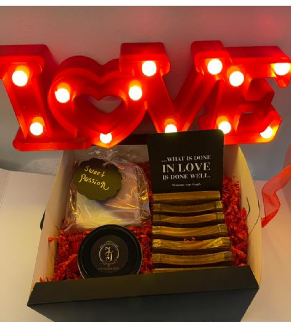 1v. JJ Valentines Day Special Gift Box